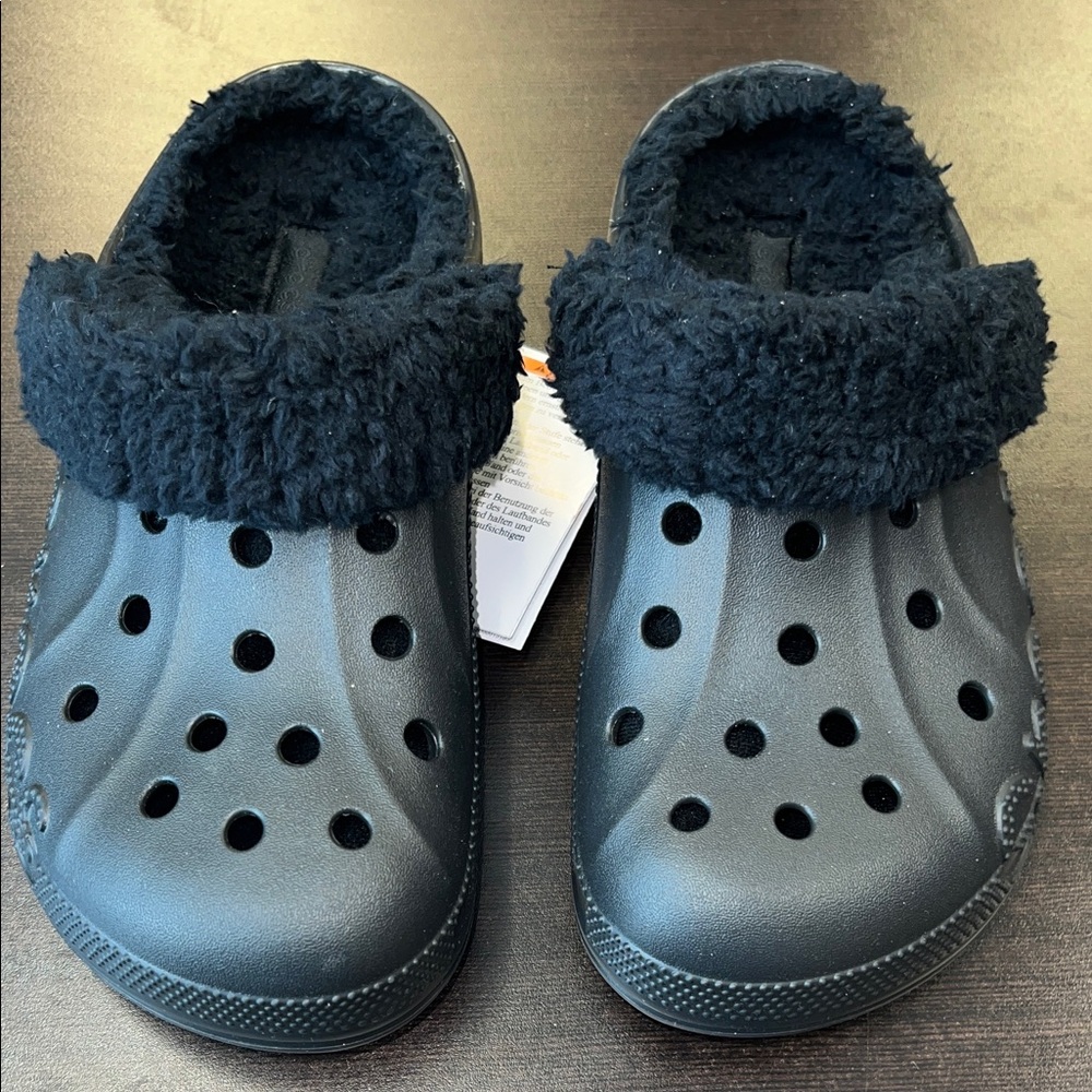 CROCS - Women New Size 8 Baya lined fuzz strap clog Black